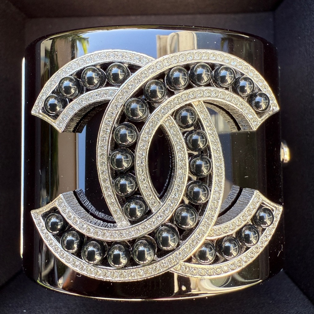 Chanel 18A Black Resin CC Logo Beads Pearls Crystal Cuff Bracelet 2018 Silver